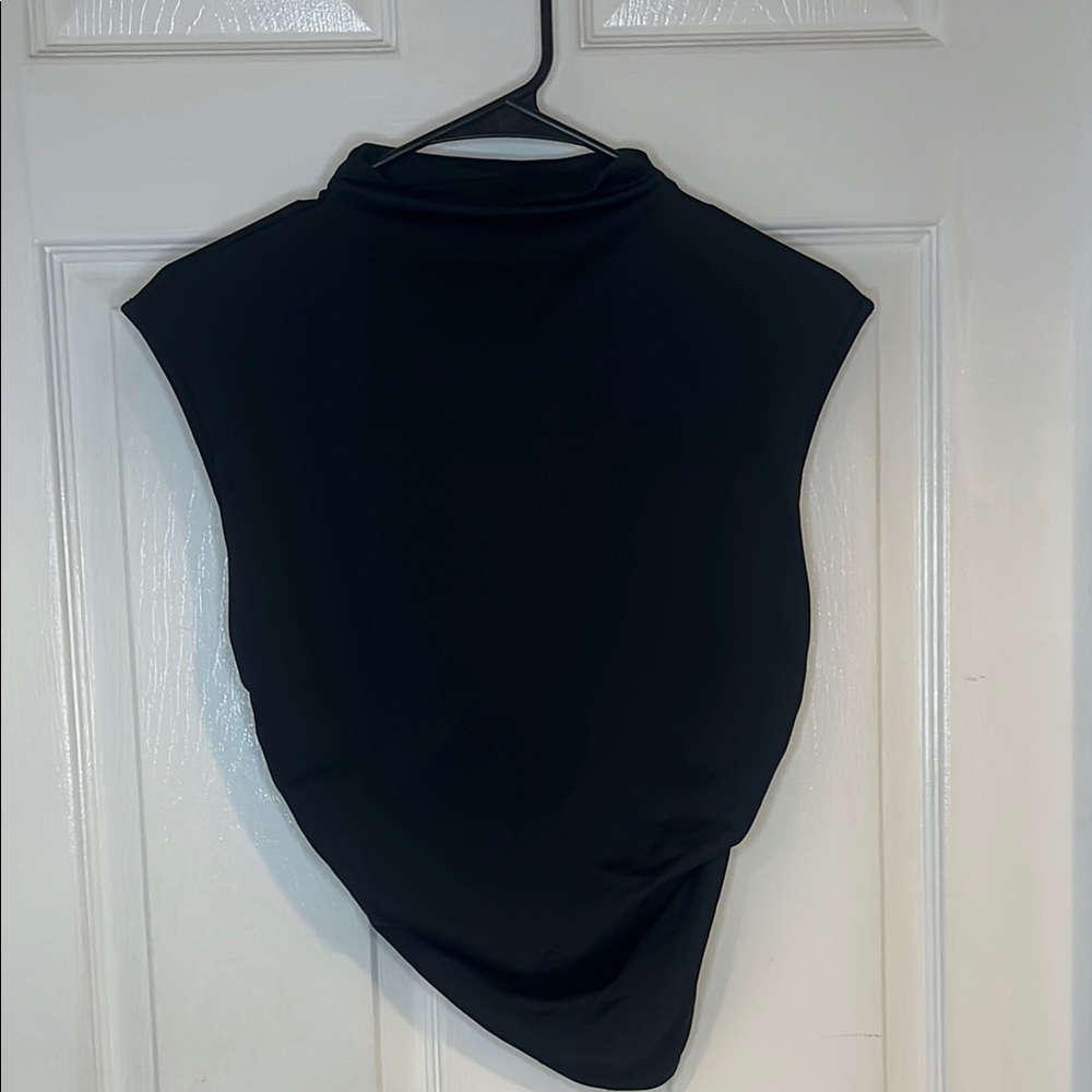 SHEIN Black Sleeveless Crop Top